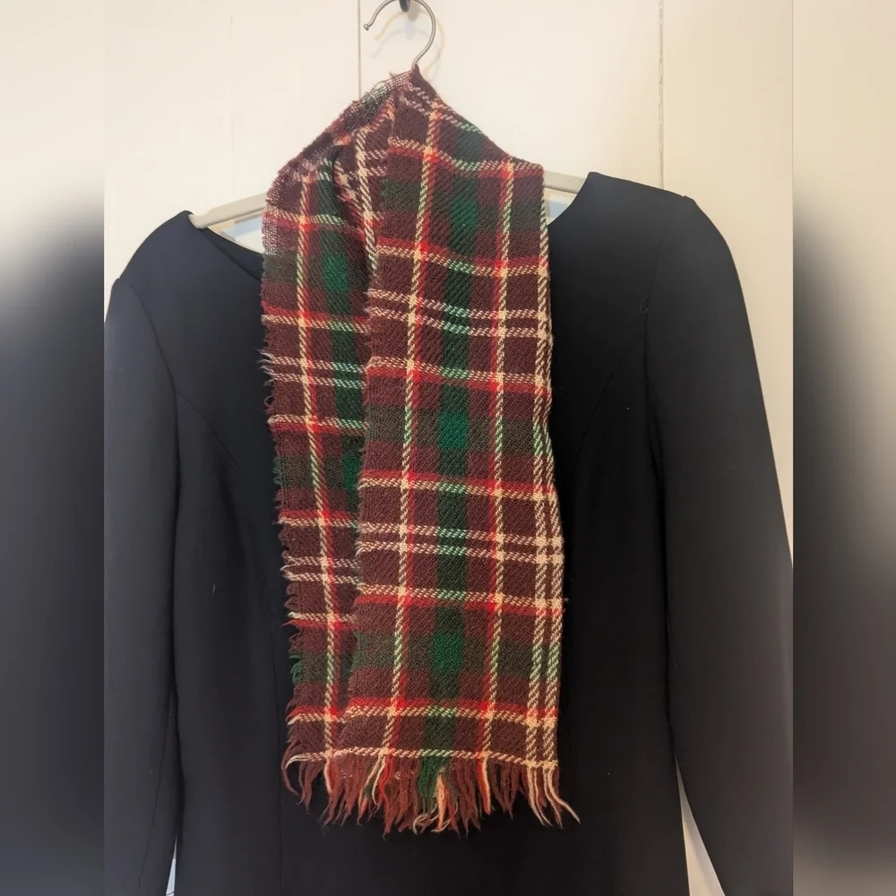 🤎 Vintage wool plaid scarf unisex tartan call outs worn thin brown red green